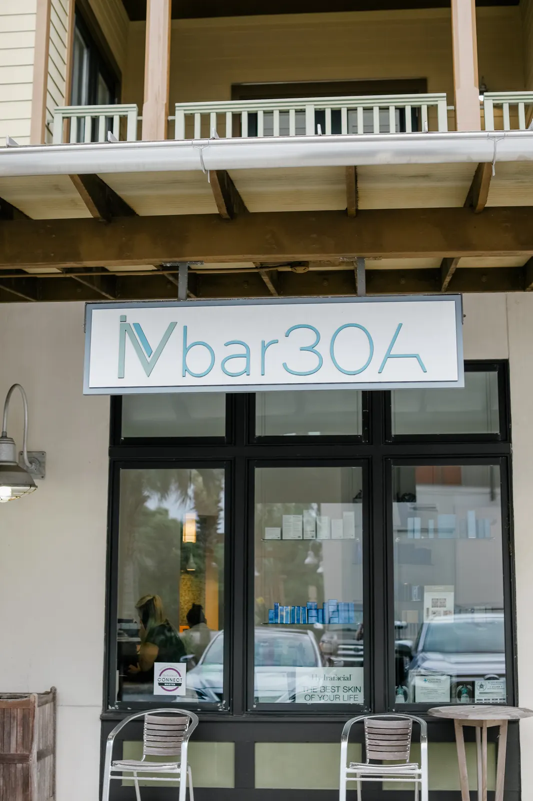 IV Bar 30A