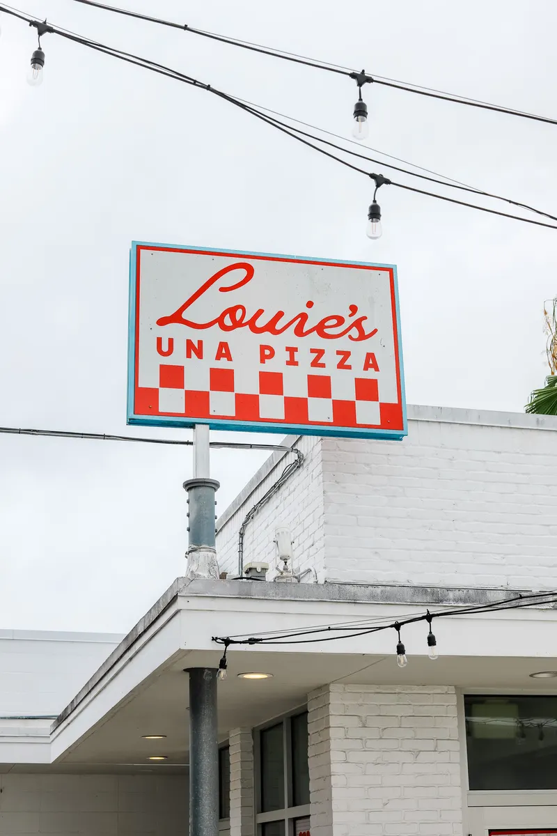 Louie's Una Pizza